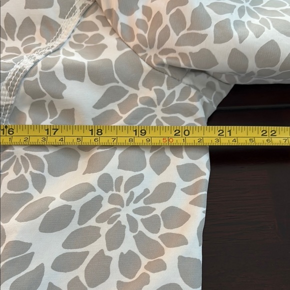 Eddie Bauer Gray and White Trench Coat with Tailored Silhouette - Picture 5 of 11